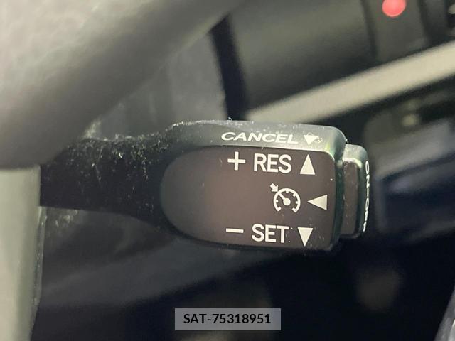 Toyota VOXY 2019-04 8373061-6
