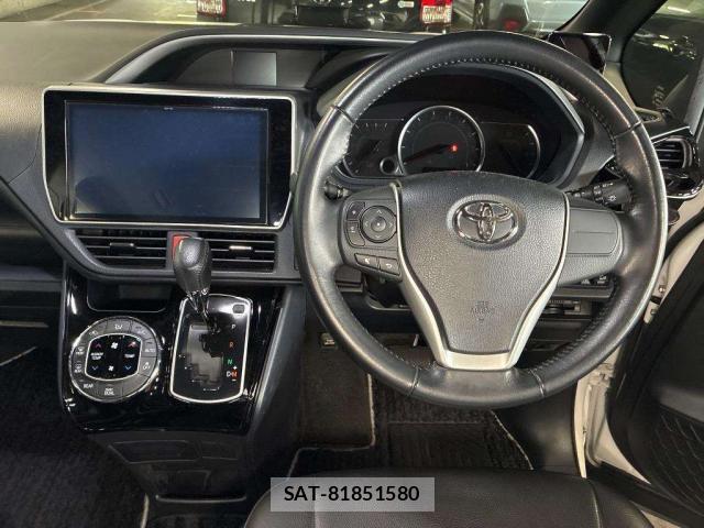 Toyota VOXY 2017-03 8373071-2
