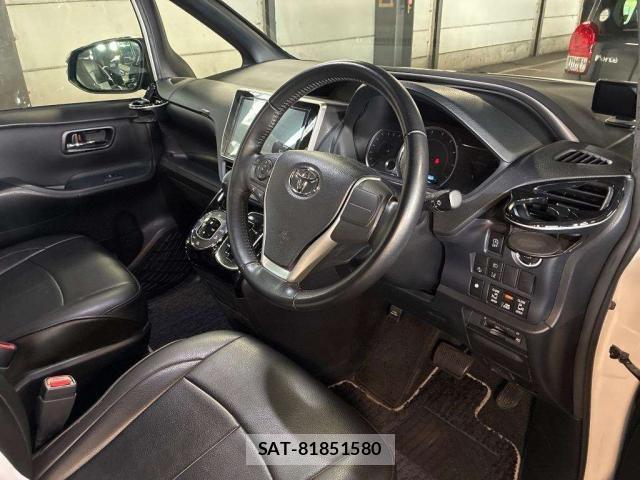Toyota VOXY 2017-03 8373071-4
