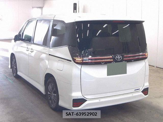Toyota VOXY 2023-07 8373082-5