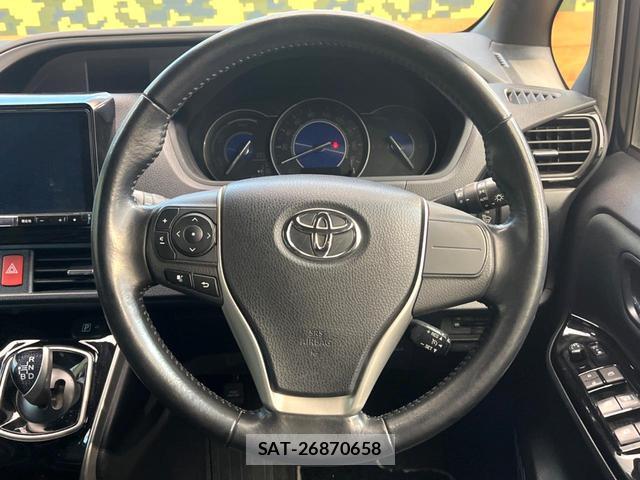 Toyota VOXY 2018-03 8373129-10