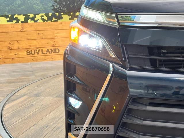 Toyota VOXY 2018-03 8373129-11