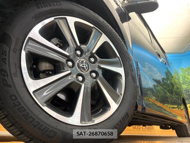 Toyota VOXY 2018-03 8373129-12