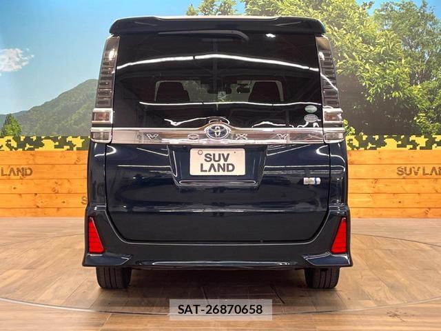 Toyota VOXY 2018-03 8373129-14