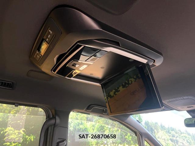 Toyota VOXY 2018-03 8373129-5