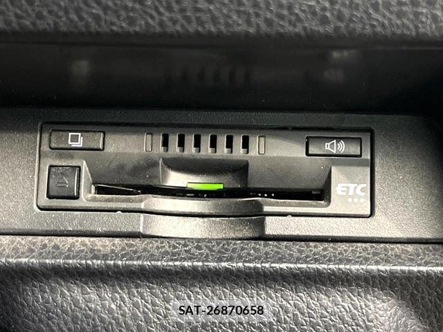 Toyota VOXY 2018-03 8373129-6
