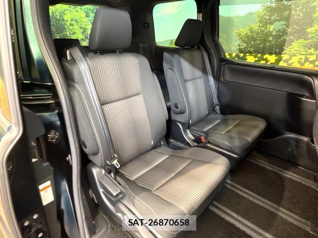 Toyota VOXY 2018-03 8373129-8