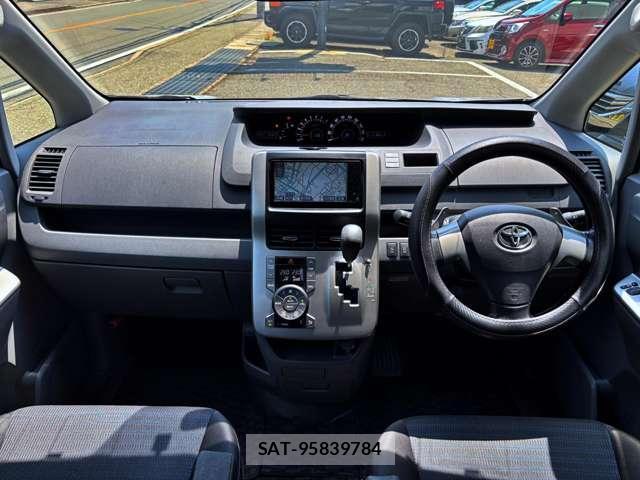 Toyota VOXY 2008-11 8373238-1
