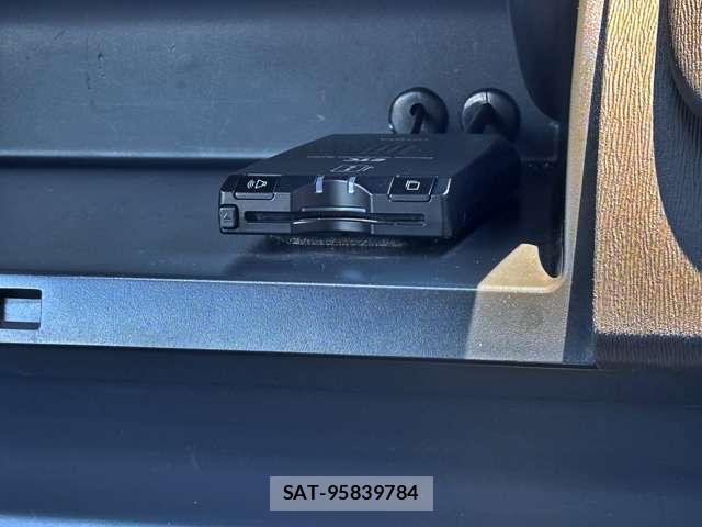Toyota VOXY 2008-11 8373238-10