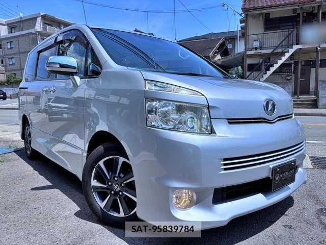 Toyota VOXY 2008-11 8373238-14