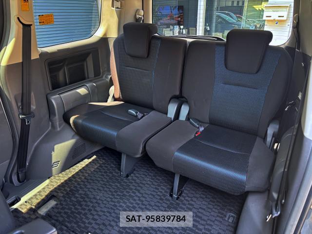 Toyota VOXY 2008-11 8373238-4