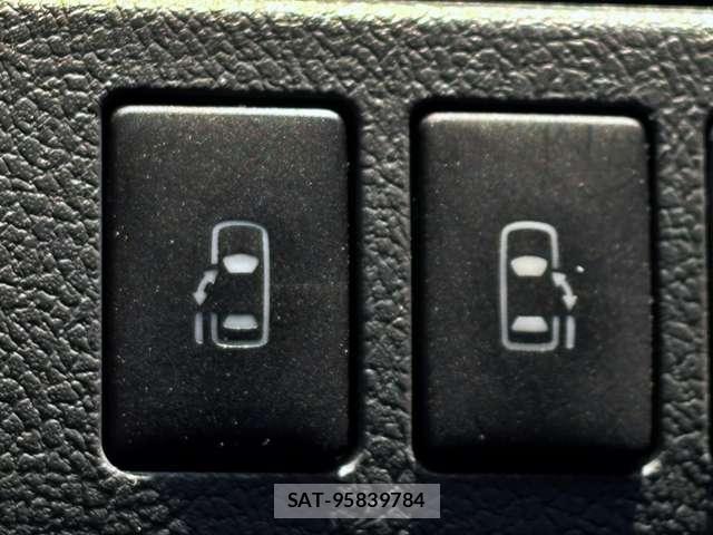 Toyota VOXY 2008-11 8373238-7