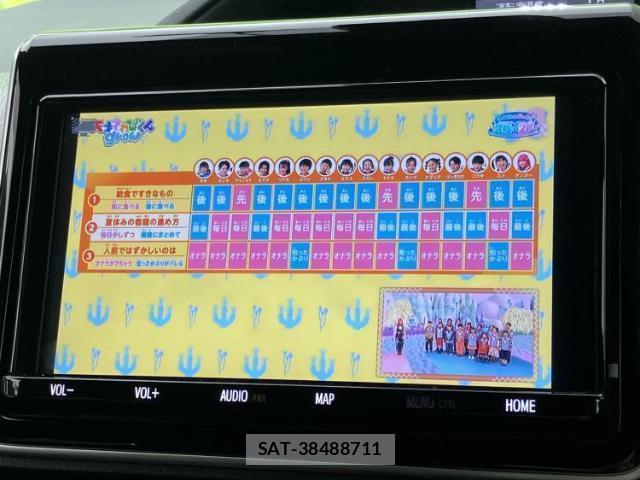 Toyota VOXY 2019-07 8373254-12