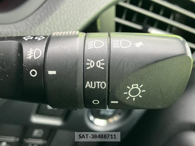 Toyota VOXY 2019-07 8373254-16