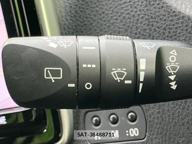 Toyota VOXY 2019-07 8373254-17
