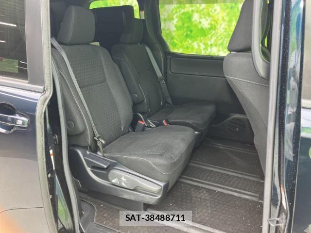 Toyota VOXY 2019-07 8373254-4