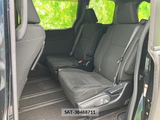Toyota VOXY 2019-07 8373254-7