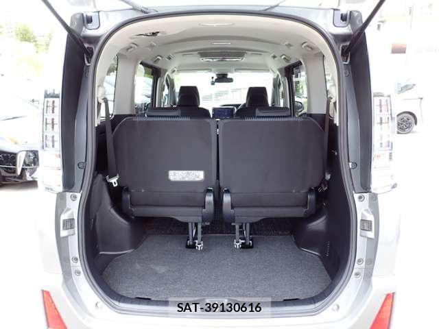 Toyota VOXY 2016-11 8373278-11