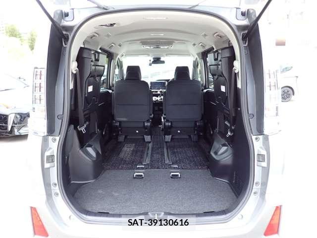 Toyota VOXY 2016-11 8373278-13