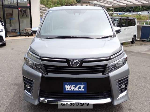 Toyota VOXY 2016-11 8373278-15