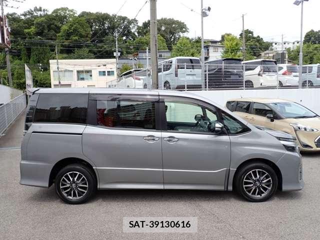 Toyota VOXY 2016-11 8373278-17
