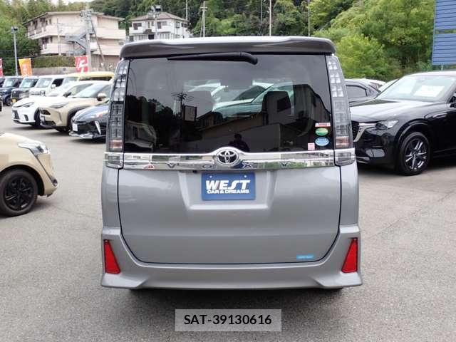 Toyota VOXY 2016-11 8373278-18