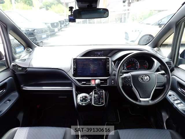 Toyota VOXY 2016-11 8373278-2