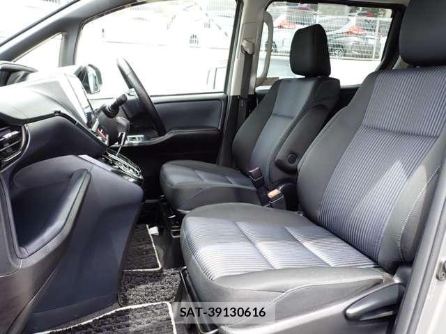 Toyota VOXY 2016-11 8373278-3