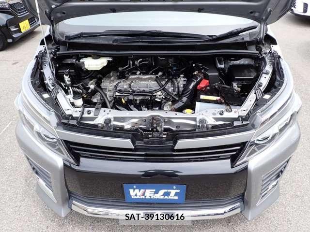 Toyota VOXY 2016-11 8373278-5