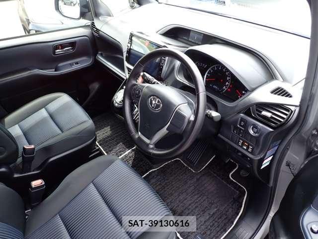 Toyota VOXY 2016-11 8373278-6