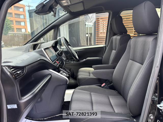 Toyota VOXY 2018-11 8373335-10
