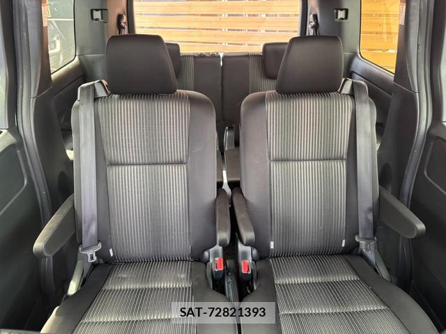Toyota VOXY 2018-11 8373335-15