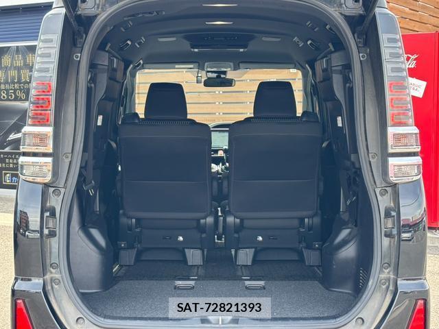 Toyota VOXY 2018-11 8373335-17