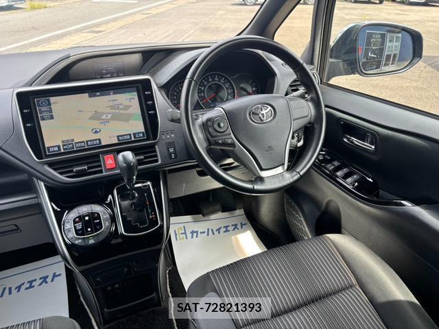 Toyota VOXY 2018-11 8373335-19