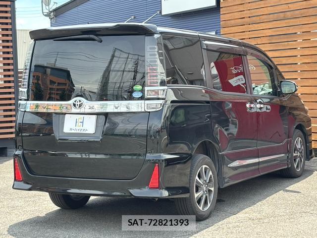 Toyota VOXY 2018-11 8373335-3