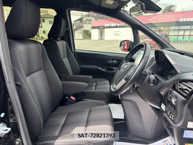 Toyota VOXY 2018-11 8373335-9