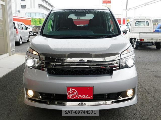 Toyota VOXY 2011-03 8373355-13