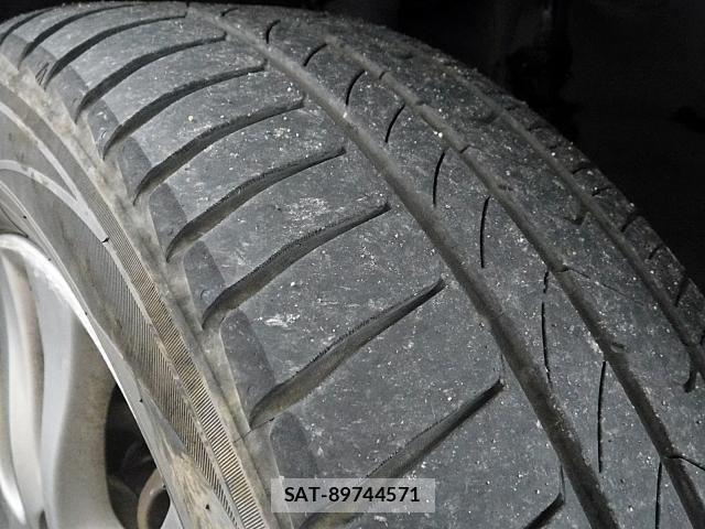 Toyota VOXY 2011-03 8373355-15