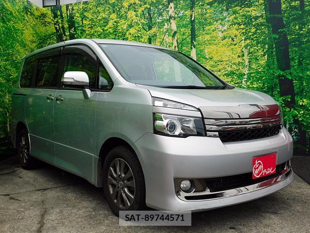 Toyota VOXY 2011-03 8373355-19