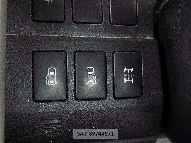 Toyota VOXY 2011-03 8373355-6