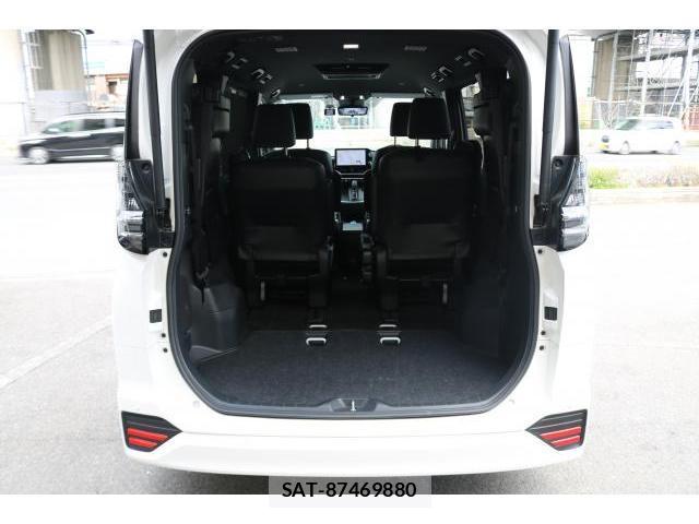 Toyota VOXY 2023-02 8373371-10