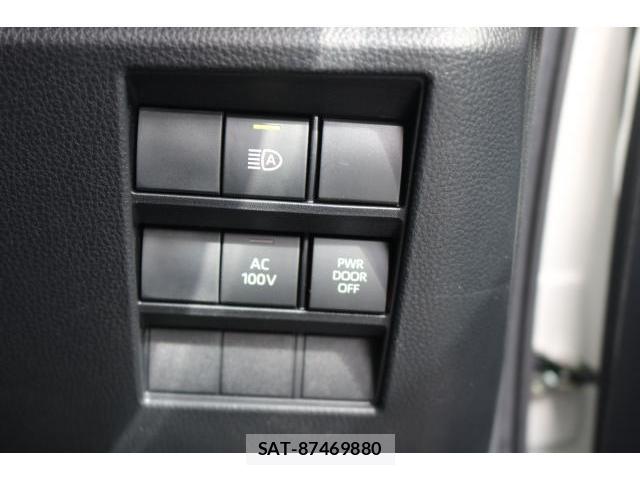 Toyota VOXY 2023-02 8373371-9