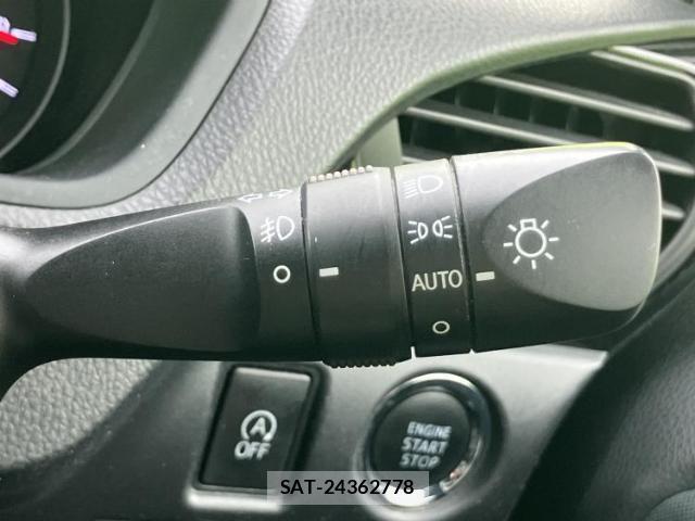 Toyota VOXY 2017-08 8373413-14
