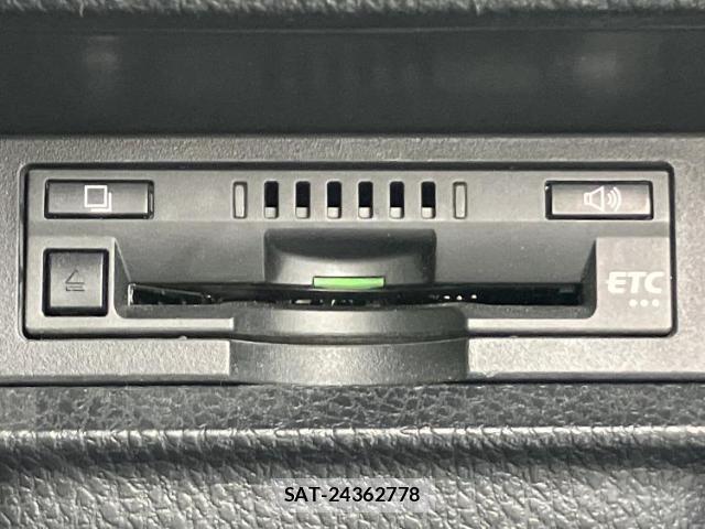 Toyota VOXY 2017-08 8373413-17