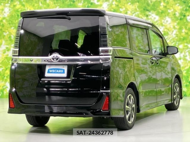 Toyota VOXY 2017-08 8373413-2