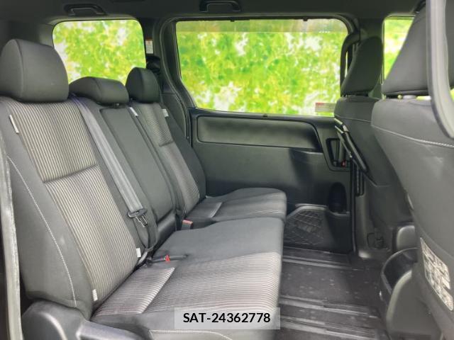 Toyota VOXY 2017-08 8373413-4