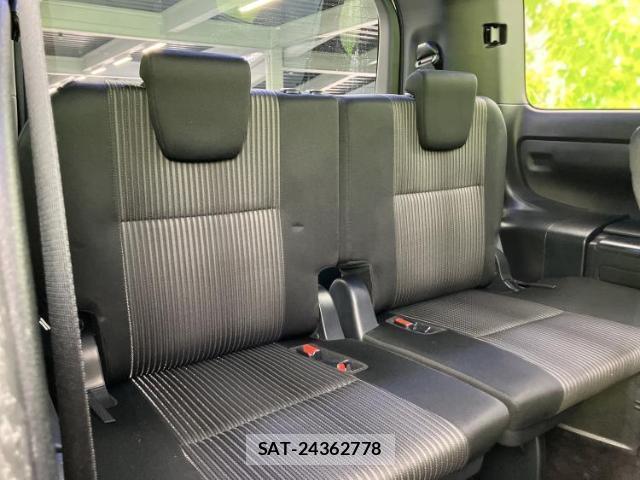 Toyota VOXY 2017-08 8373413-5