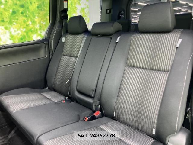 Toyota VOXY 2017-08 8373413-7