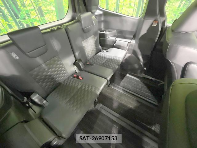 Toyota VOXY 2022-12 8373470-9