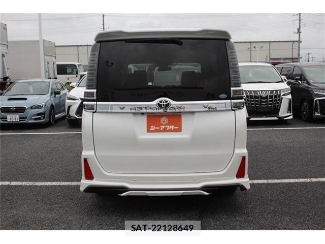 Toyota VOXY 2021-07 8373533-11